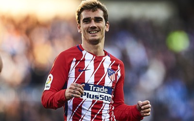 中欧电竞动态-克鲁格进球后全队围抱他