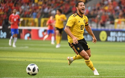 中欧电竞讨论-查尔斯暴扣后霸气凝视